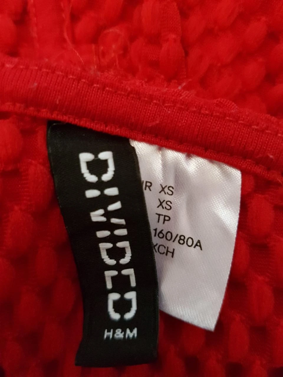 Robe vermelha em tecido texturizado – photo 4